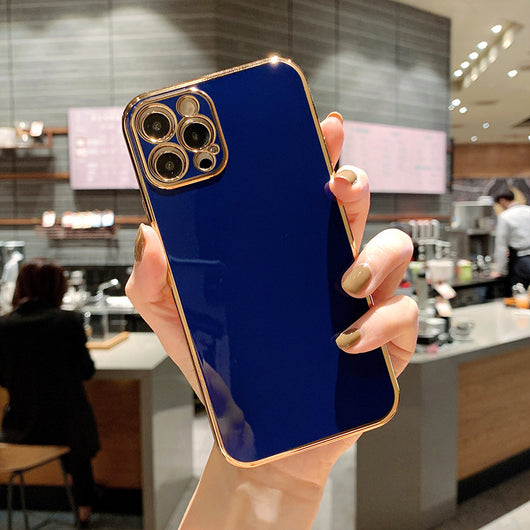 Funda Premium Chapada en Oro para Apple con Rayas de Silicona - Image 6