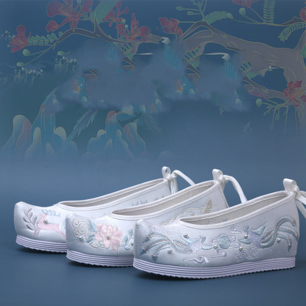 Zapatos Hanfu Bordados con Tacón Cuña y Adornos de Cuentas