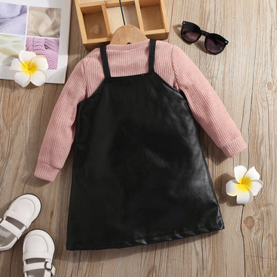 Conjunto Elegante: Blusa Tejida Manga Larga con Falda de Tirantes en Cuero - Image 5