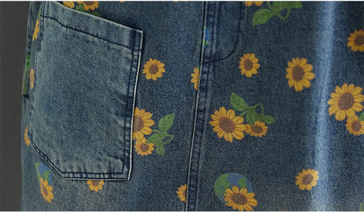 Overol de Mezclilla Retro con Estampados Literarios para Mujer - Image 12
