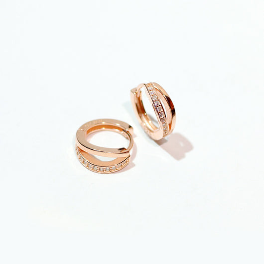 Aretes de Plata Esterlina con Acabado Dorado - Diseño Moderno y Versátil - Image 4