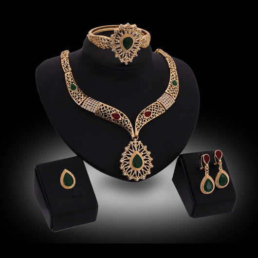 Juego de Cuatro Piezas Chapado en Oro con Diamantes - Image 8