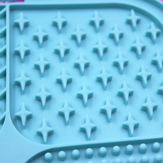 Gray silicone pet licking pad with four textured sections, designed for slow feeding and anti-choking. - Image 31