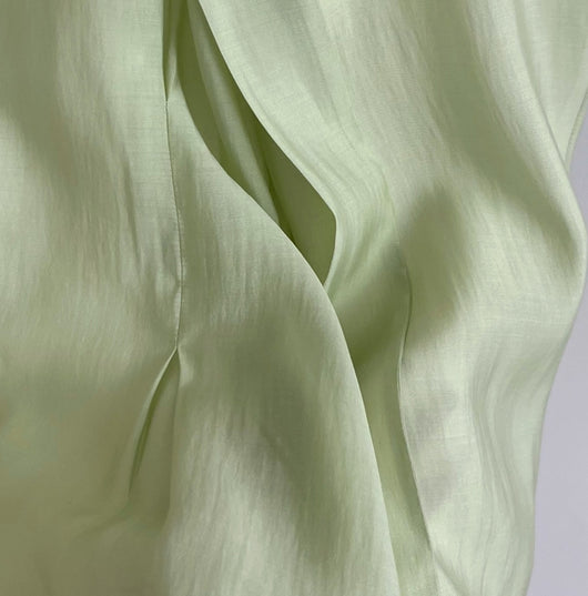 Blusa Escotada con Cordones y Diseño Curvilíneo - Image 6