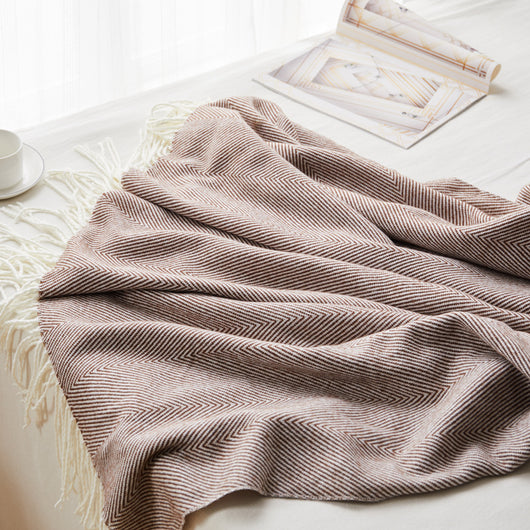 Manta Tejida Jacquard con Patrón de Onda y Flecos Espiga - Image 3