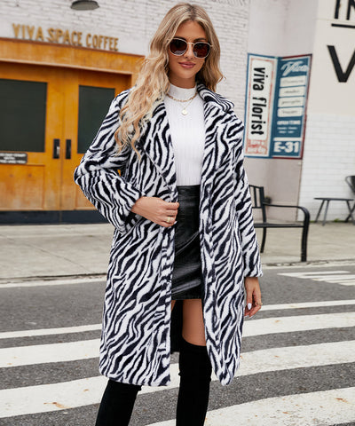 Abrigo Largo de Cuero Sintético con Patrón Cebra - Elegancia Urbana para Otoño e Invierno - Image 10