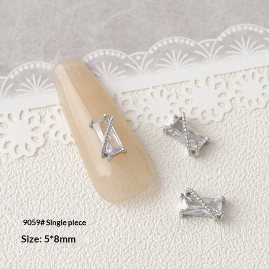 Accesorios de Decoración de Uñas con Moño de Circón Plateado - Image 15