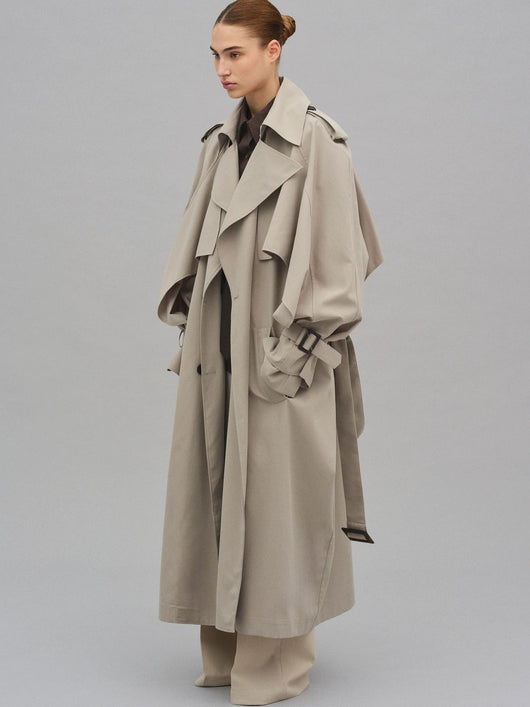 Gabardina Larga Beige con Cinturón y Capa - Image 10
