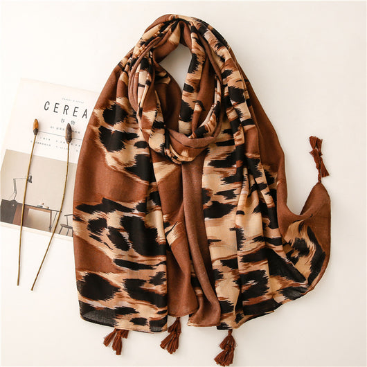 Bufanda Leopardo Multiuso con Protección Solar y Borlas Cálidas - Image 10
