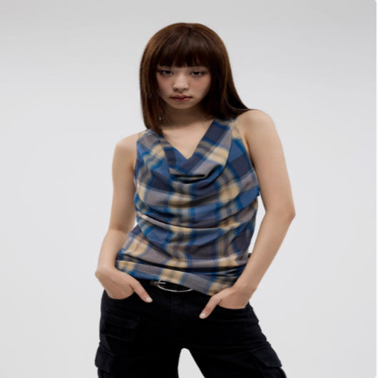 Blusa Tirantes Cuadros Vintage con Pliegues y Cuello Envolvente - Image 3