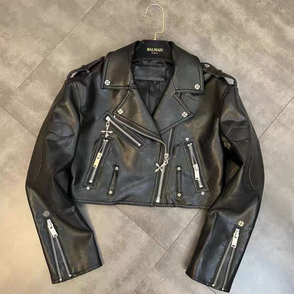 Chaqueta Biker Corta de Cuero Sintético con Cruces y Tachuelas