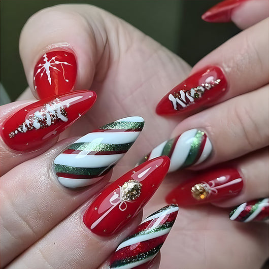 Set de 24 Uñas Postizas Navideñas con Diseños de Sombreros, Rayas y Copos de Nieve - Image 4