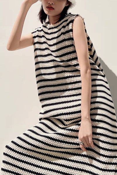 Vestido Tejido sin Mangas a Rayas Blanco y Negro con Escote en Uve - Image 10