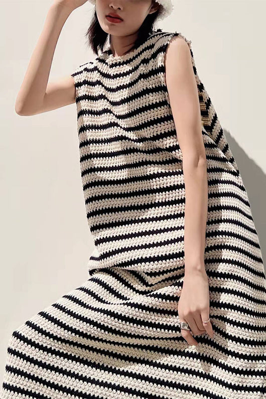 Vestido Tejido sin Mangas a Rayas Blanco y Negro con Escote en Uve - Image 10