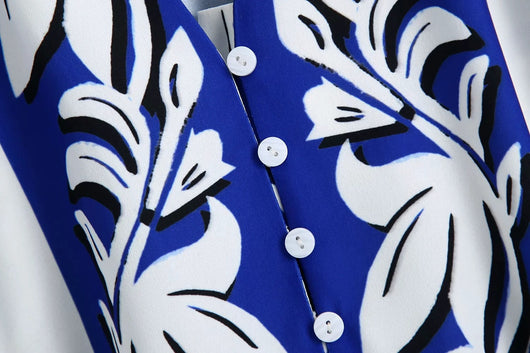 Vestido Camisero Azul y Blanco Porcelana con Solapa y Drapeado en Cintura - Image 16