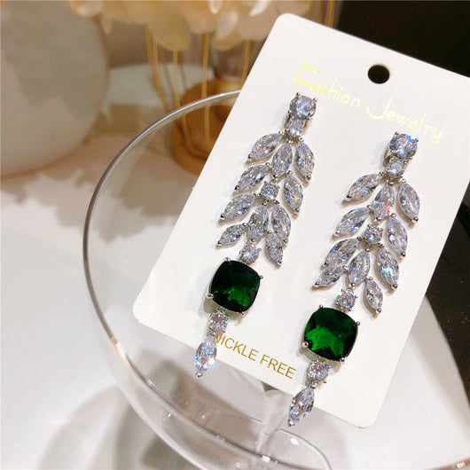 Aretes Largos de Circonita con Borla en Forma de Hoja para Mujer - Image 7