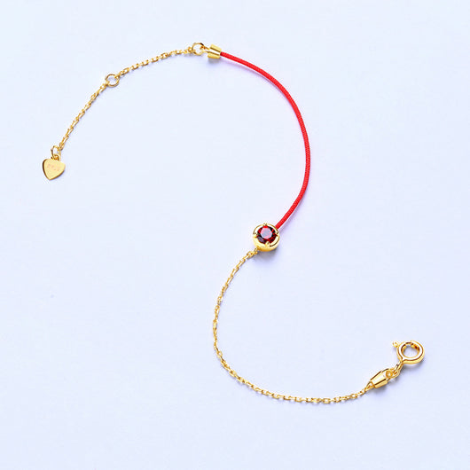 Pulsera de Hilo Rojo para Mujer - Diseño Elegante y Moderno - Image 3