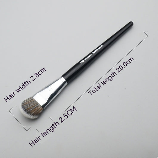 Brocha de Maquillaje con Forma Angular Profesional para Mujer - Image 4