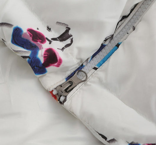 Abrigo Infantil de Plumón Europeo con Diseño Estampado y Lazo en la Cintura - Image 11