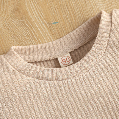 Conjunto Elegante: Blusa Tejida Manga Larga con Falda de Tirantes en Cuero - Image 15