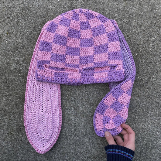 Gorro de Punto Artesanal con Orejas de Conejo, Diseño Divertido con Máscara de Un Ojo y Cuernos - Image 10