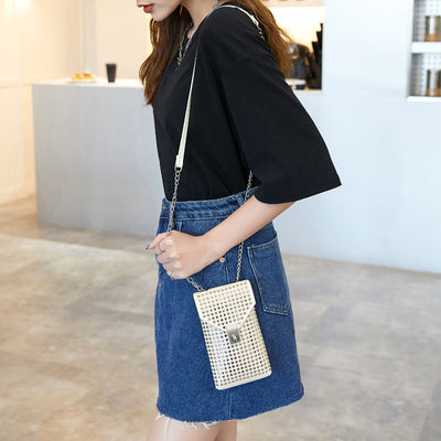 Bolso Bandolera de Cuero Suave con Cadena y Remaches - Image 16