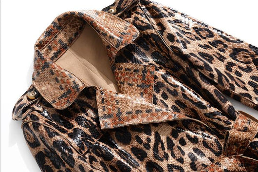 Abrigo Trench Estilo Leopardo con Efecto Ante Brillante y Cordones - Image 10