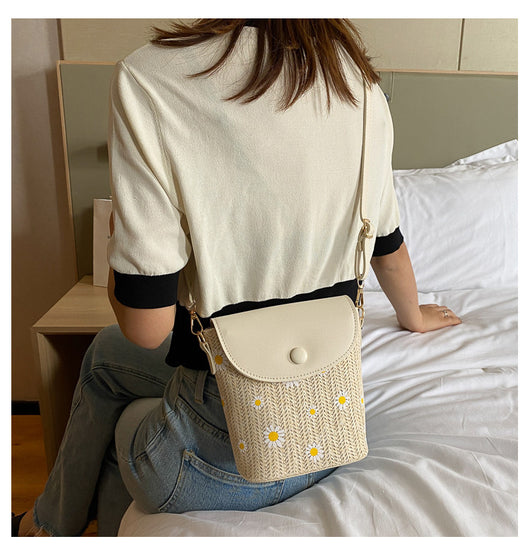 Bolso de Hombro Tejido en Rafia con Detalles Plisados - Image 16