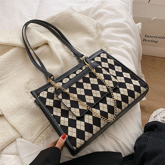 Bolsa Escolar Commuter con Cadena y Diseño Rombo para Mujer - Image 2