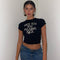 Crop Top Estilo Hong Kong con Lentejuelas y Letras - Ajustado y Casual