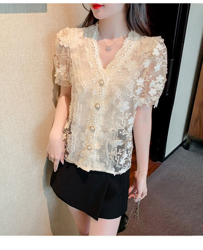 Blusa de Encaje con Flores 3D y Cuello V - Image 8