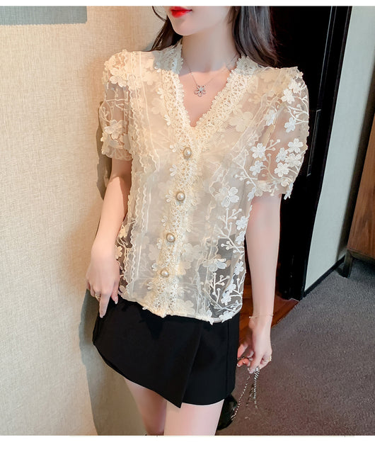 Blusa de Encaje con Flores 3D y Cuello V - Image 8