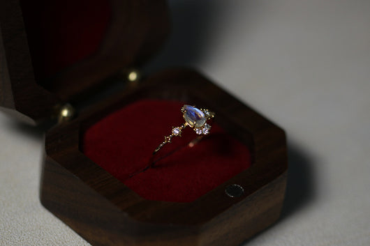 Anillo de Piedra de Luna Azul Natural con Baño de Oro y Plata - Image 9
