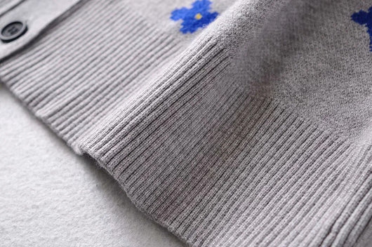 Cardigan Tejido con Bordado de Flores Gris y Azul - Image 6
