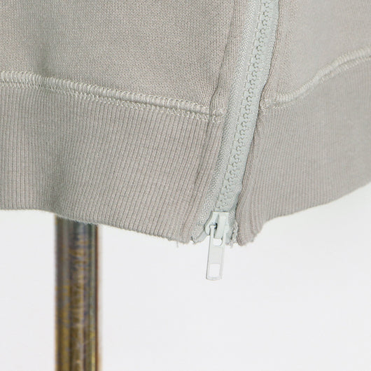 Suéter Gris Corto con Cuello Halter y Hombros Inclinados - Image 18