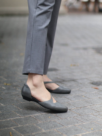 Sandalias Vintage de Cuero con Punta Afilada y Diseño Hueco - Image 4