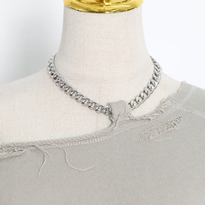 Suéter Gris Corto con Cuello Halter y Hombros Inclinados - Image 11