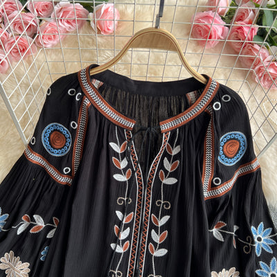 Blusa Elegante con Bordados y Mangas Farol con Cordones - Image 16