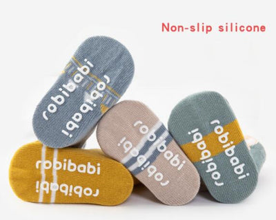 Calcetines Antideslizantes de Algodón Peinado para Bebé con Diseños Divertidos - Image 17