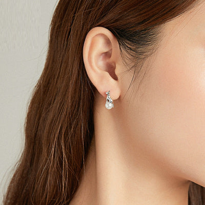 Aretes de Perla con Diseño de Gato Minimalista para Mujer - Image 4