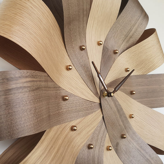 Reloj Decorativo de Pared con Pétalos - Chapado en Madera Maciza - Image 2