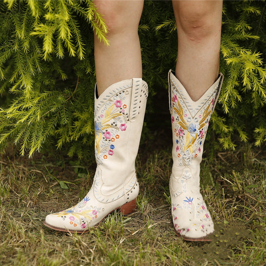 Botas Étnicas Bordadas de Caña Media con Tacón - Image 8