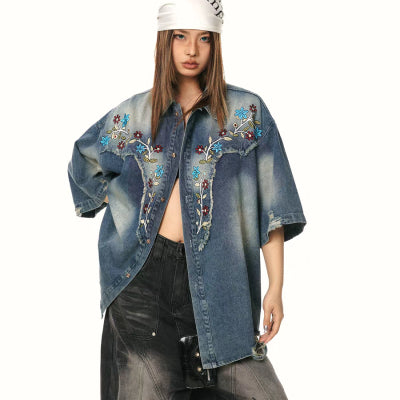 Camisa Denim Vintage Desteñida con Bordado Floral y Costuras Artesanales