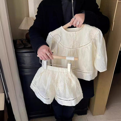 Conjunto de Dos Piezas Infantil: Blusa y Culotte en Tono Damasco Premium - Image 2