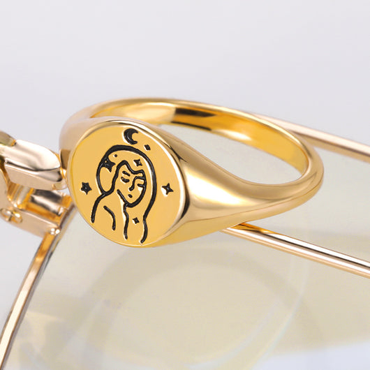 Anillo Dorado Minimalista para Mujer - Diseño Elegante y Versátil - Image 4