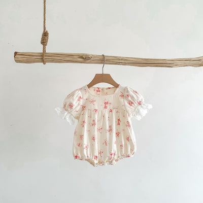 Jumpsuit Corto de Encaje Floral Estilo Europeo con Escote Triangular - Image 4