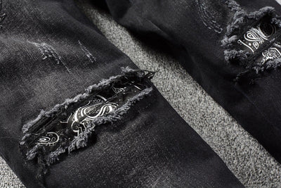 Jeans Rotos para Hombre con Parche Estampado de Flor de Marañón Negro - Image 5