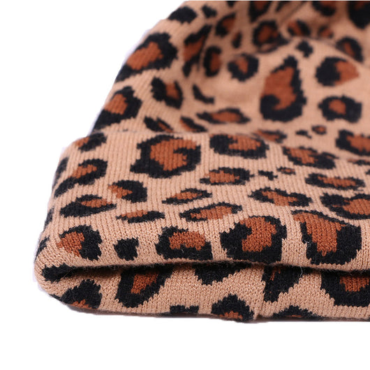 Conjunto de Gorro y Bufanda de Lana Tejida con Estampado de Leopardo - Image 11