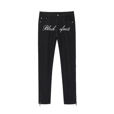 Jeans Retro con Bordados Trendy y Cortes Laterales - Image 3