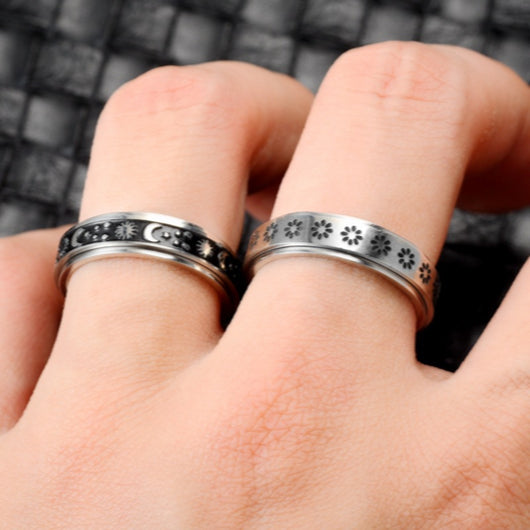 Anillo Giratorio de Acero Inoxidable con Luna y Estrellas para Aliviar Ansiedad - Image 3